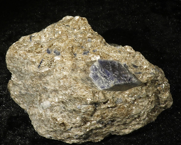 Safir i glimmer, Pakistan, 390 gr 10 cm