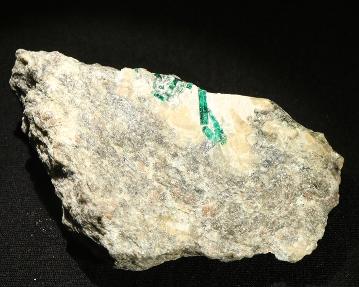 Smaragd, god farve, Pakistan, 192 gr 9,5 cm