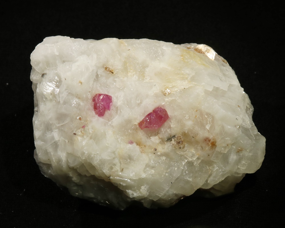 Rubin i marmor, Pakistan. 80 gr 6 cm