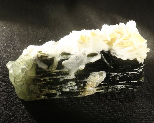 Smuk og stor Staknala Tourmalin krystal, Pakistan, 48 gr 6 cm