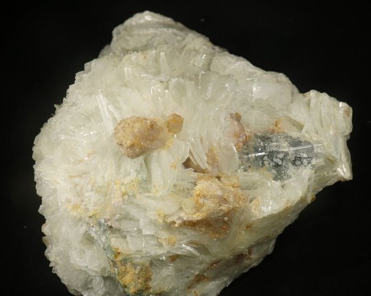 Smuk Baryt med en krystal (muligvis Aquamarine) Pakistan, 408 gr 9,5 cm