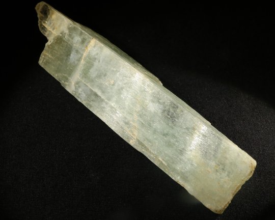 Spodumene/Hiddenite, Pakistan, 78 gr 10 cm