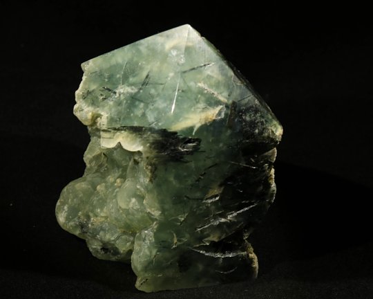 Tårn... hvor naturen har taget over :-) Prehnite, med nåle af epidot! 2 billeder, Mali. 158 gr 7 cm