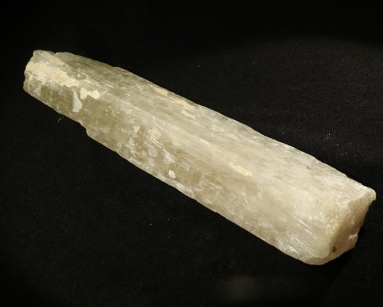 Spodumene, Pakistan, 160 gr 13,5 cm