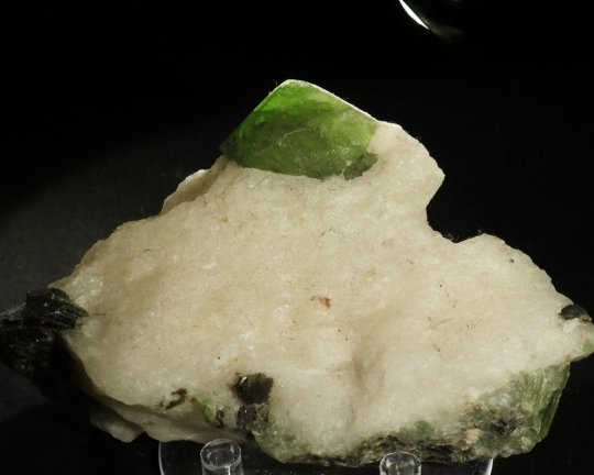 Diopsid i marmor, flot krystal, Pakistan, 12 cm 318 gr 