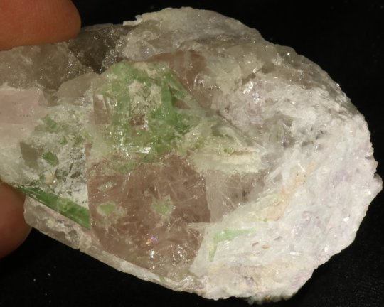 Flot Morganitkrystal med lysegrøn tourmalin og kunzite (!). Pakistan. 110 gr 6,5cm