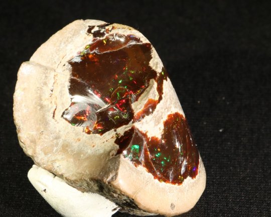 Opal med farvespil, Delvist poleret, Welo, Ethiopien, 36 gr 4,5 cm