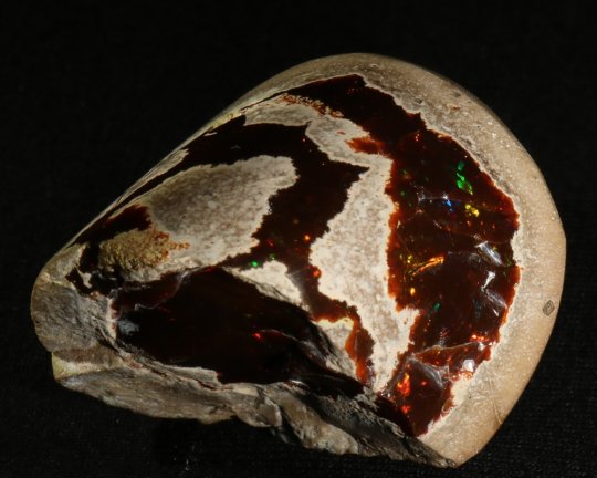 Opal med farvespil, Delvist poleret, Welo, Ethiopien, 36 gr 4,5 cm