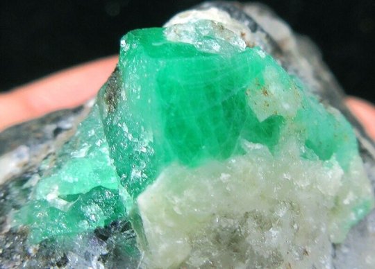 Smaragd, Pingwu Mine, Sichuan, Kina 50 gr5 cm