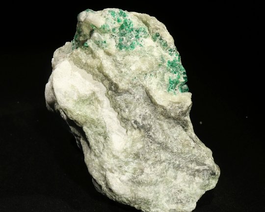Smaragdkrystaller i marmor, Afghanistan, 394 gr 9 cm