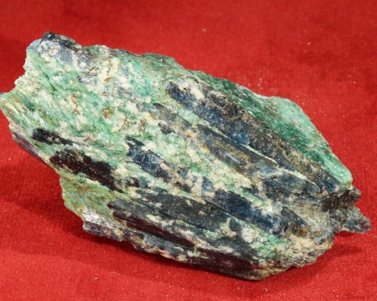 Kyanit krystaller i Fuchsite, Zimbabwe, 96 gr 7 cm