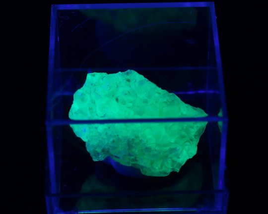 Hyalite opal, neongulgrøn, Erongo Namibia i minibox 26x26 mm