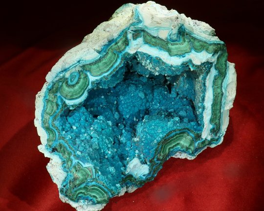 Wow: Meget sjælden grotte med Malachite, Chrysocola. 2 bild. Congo, 1514 gr, 17,5 cm